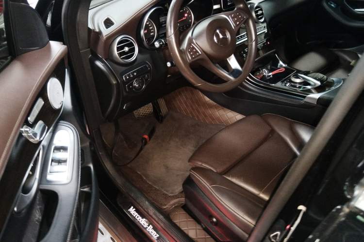 Used Mercedes-Benz GLC 2017 GLC 260 4MATIC Luxury Model
