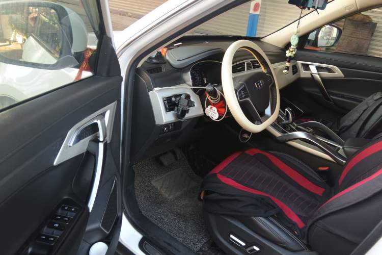 Used Geely Auto Emgrand X7 Sport 2020 1.8TD DCT Two-Wheel Drive Smart Connect 4G-Enabled Version