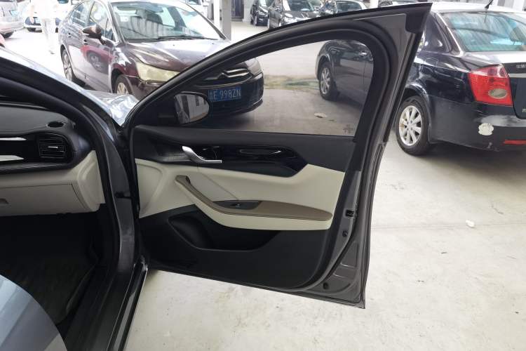 Used BYD Qin PLUS 2024 HONOR Edition DM-i 55KM Leading Model
