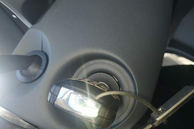 Used Wuling Yangguang 2024 300KM Comfort Version Passenger Van 75kW
