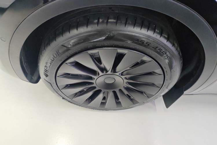 Used Tesla Model Y 2023 Rear-Wheel-Drive Version
