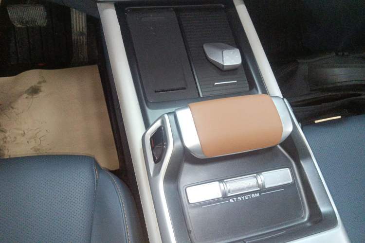 Used  G318 2024 Four-Wheel-Drive Air Suspension Model