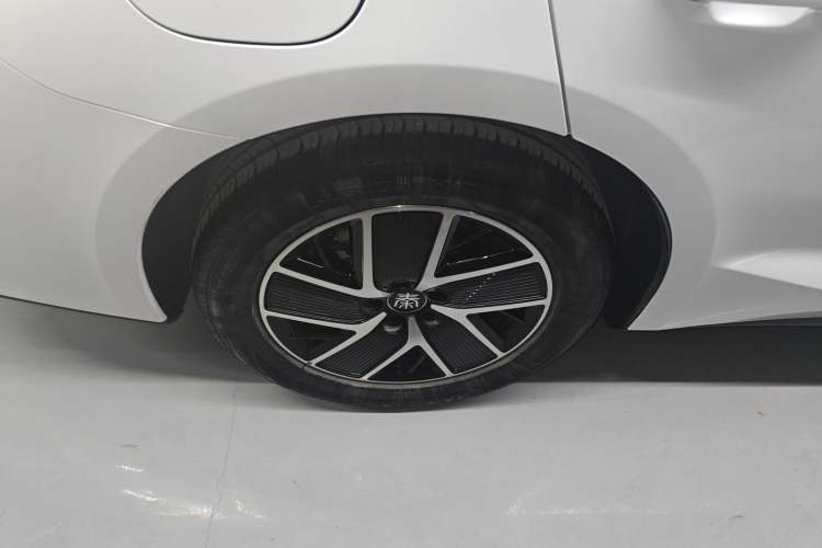 Used BYD Qin L 2025 DM-i Smart Drive 120KM Superior Model
