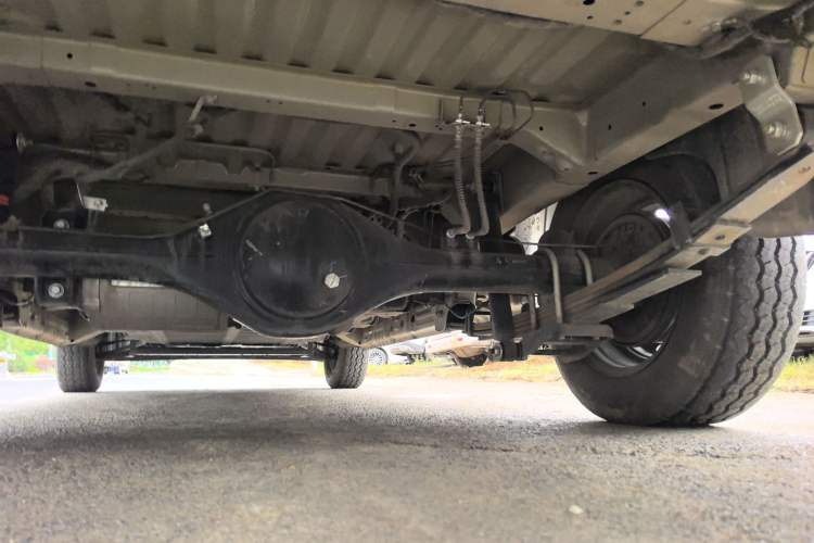 Used Wuling Yangguang 2024 300km Comfort-Grade Passenger Van 60kW
