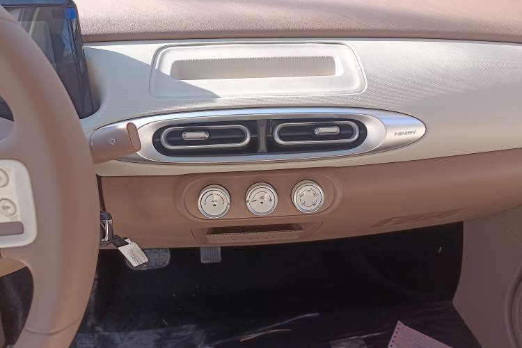 Used Wuling Hongguang MINIEV 2025 Four-Door Version Advanced Edition
