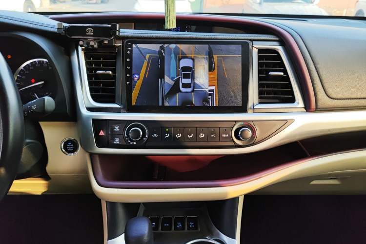 Used Toyota Highlander 2015 2.0T Four-Wheel Drive Elite Edition 7-Seater