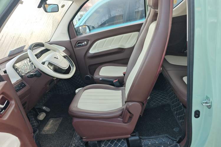 Used Wuling Hongguang MINIEV 2021 Macaron Sandwich Model 120 km Lithium NMC
