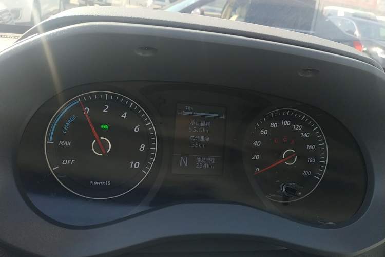 Used Wuling Yangguang 2024 300KM Comfort Version Passenger Van 75kW
