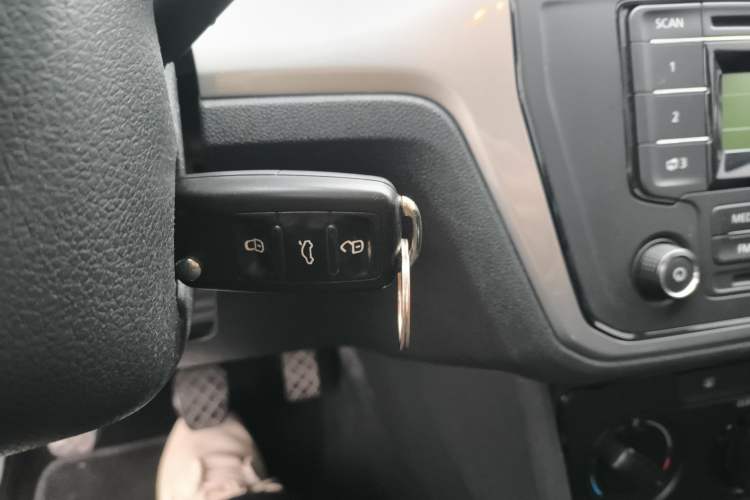 Used Volkswagen Gran Lavida 2015 1.6L Manual Fashion Edition