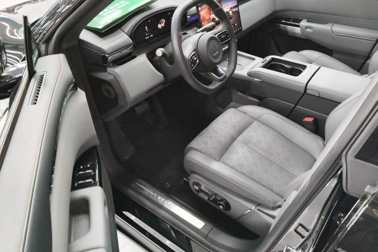 Used Zeekr 7X 2025 100 kWh Long-Range Rear-Wheel Drive with Intelligent Driving Features
