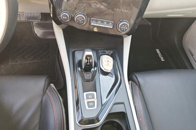 Used Lynk & Co 02 2018 1.5T DCT Two-Wheel Drive Zhaopu Version China V Standard
