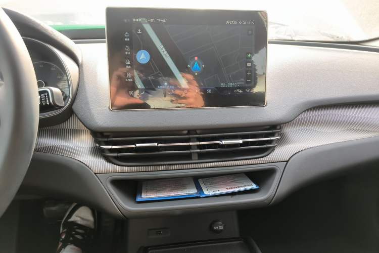 Used Hongqi E-QM5 2023 Base Travel Edition
