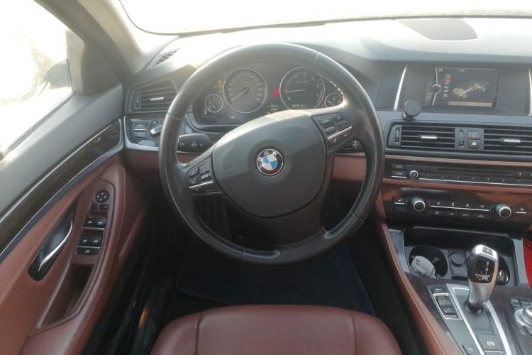 Used BMW 5 Series 2014 525Li Leading Model

