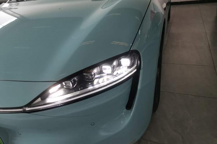 Used Hima Luxeed S7 2025 855 km Max
