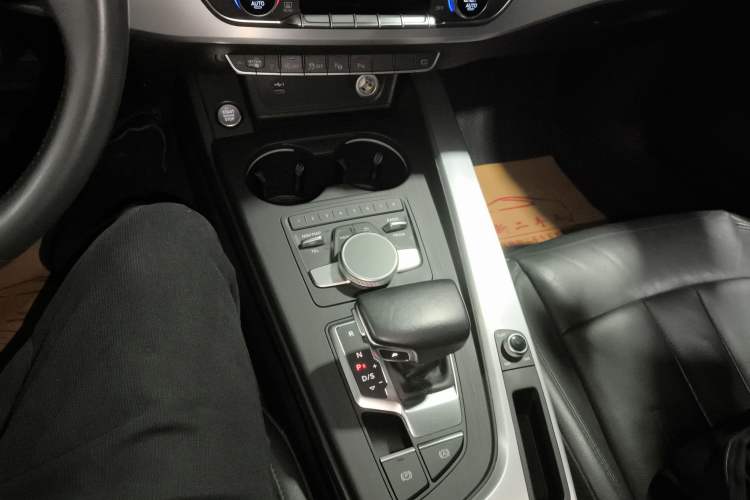 Used Audi A4L 2019 40 TFSI Fashion Edition China VI Emission Standard