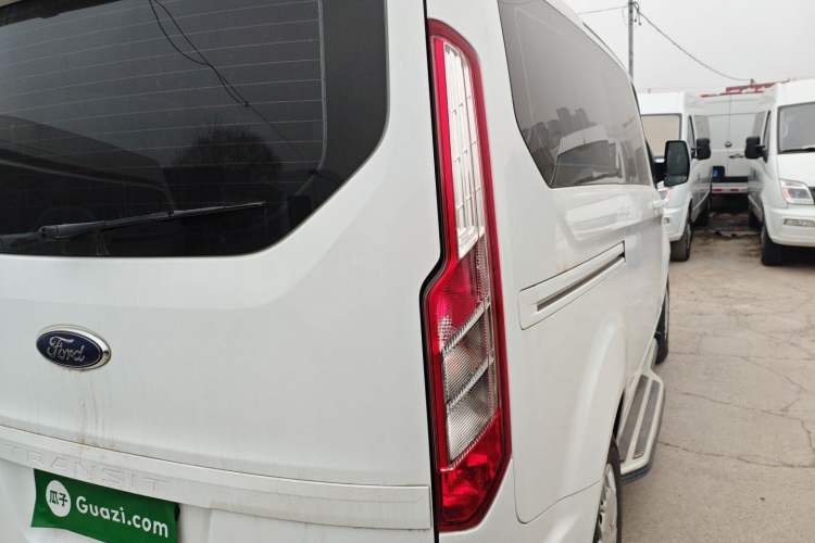 Used Ford Transit 2019 2.0T Diesel Commercial & Travel Short Wheelbase Low-Roof 7-Seater China VI Standard
