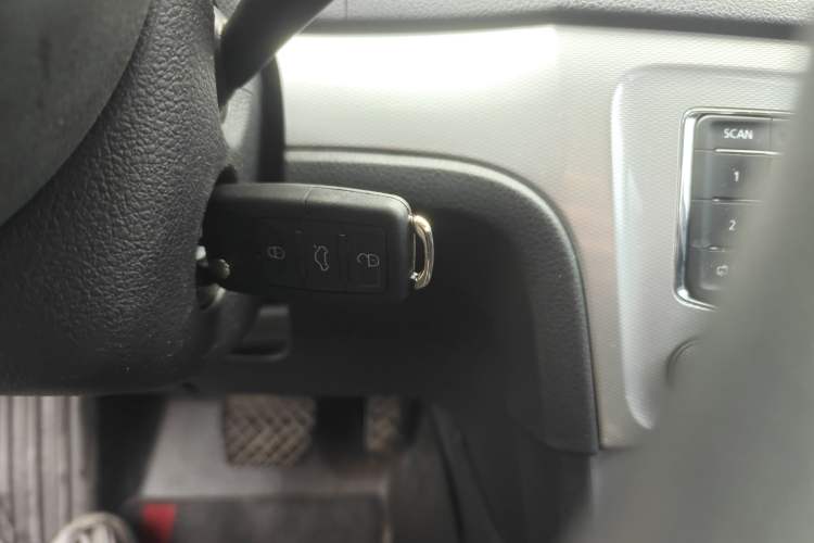 Used Volkswagen Gran Lavida 2013 1.6L Automatic Comfort Model