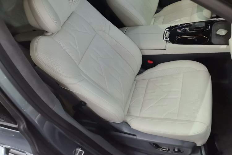 Used Zeekr 009 2024 Six-Seat Executive Version 4WD 108 kWh
