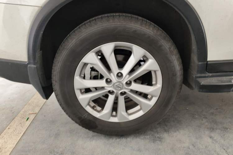 Used Nissan X-Trail 2015 2.0L CVT Comfort MAX Edition 2WD
