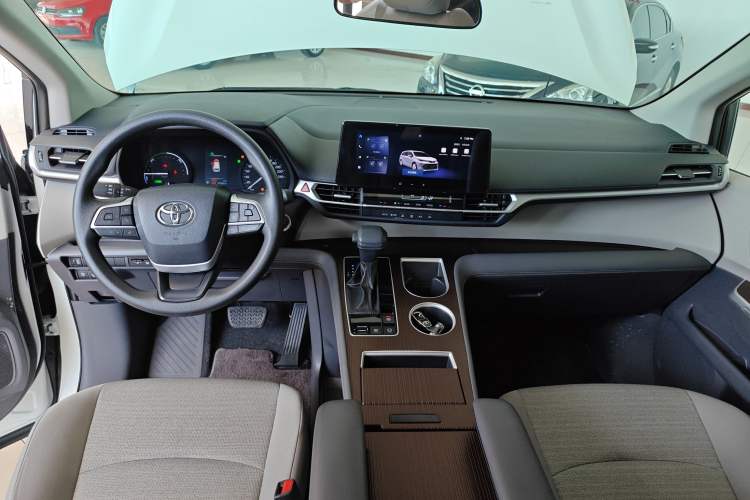 Used Toyota Sienna 2024 2.5L Hybrid Comfort Edition
