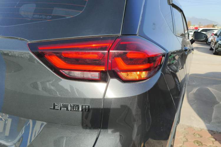 Used Chevrolet Orlando 2019 Redline 530T Automatic Enjoyment Version (5+2 Seating) China VI
