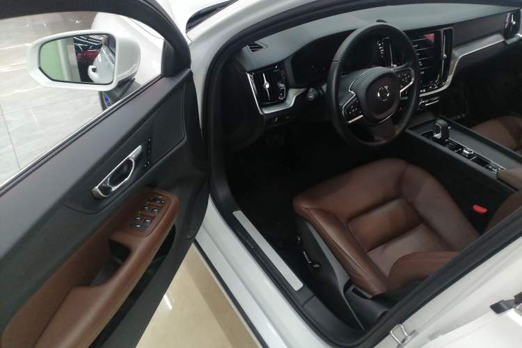 Used Volvo S60 2022 B4 Zhiyi Luxury Edition
