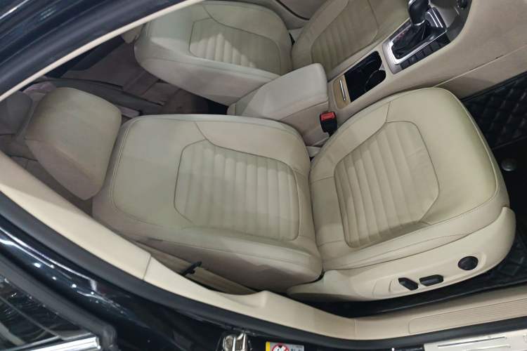 Used Volkswagen Magotan 2015 1.8TSI Advanced Model
