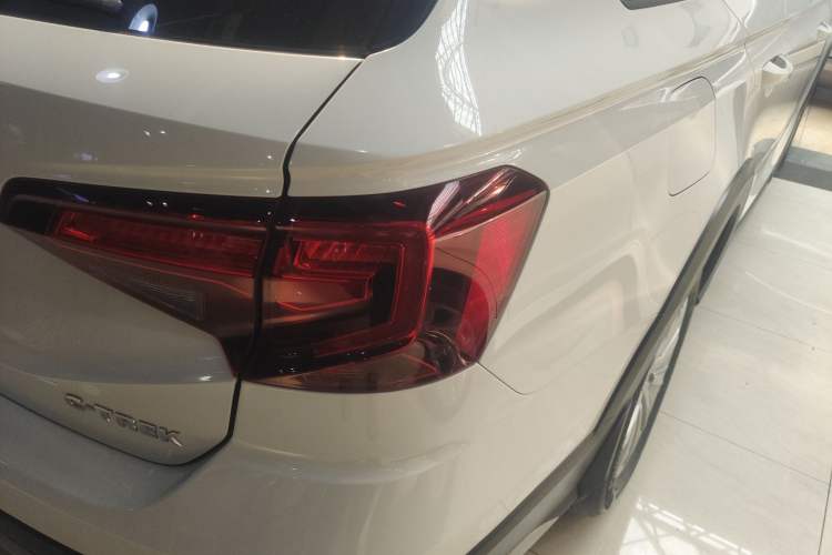 Used Volkswagen C-TREK 2018 1.5L Automatic Fashion Model