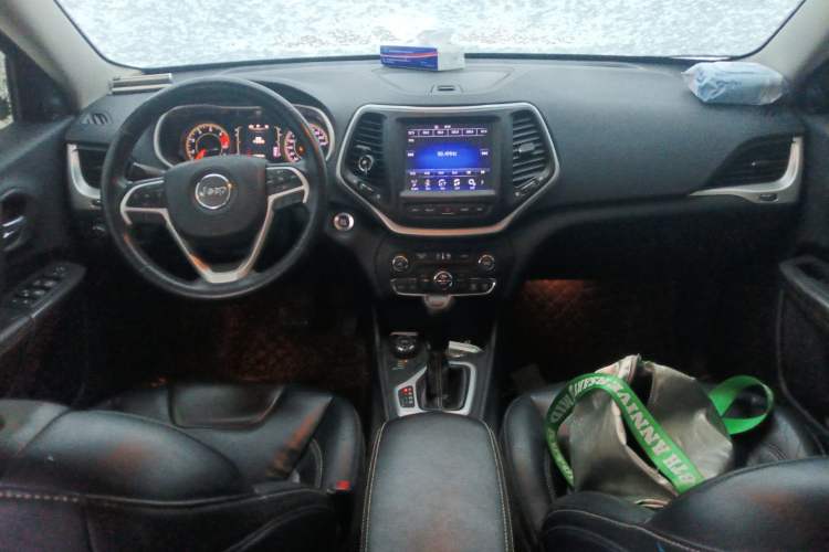 Used  Cherokee 2016 2.4L Professional Edition
