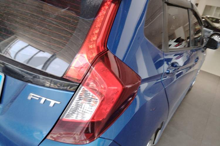 Used Honda Fit 2016 1.5L LXS CVT Comfort Sunroof Version
