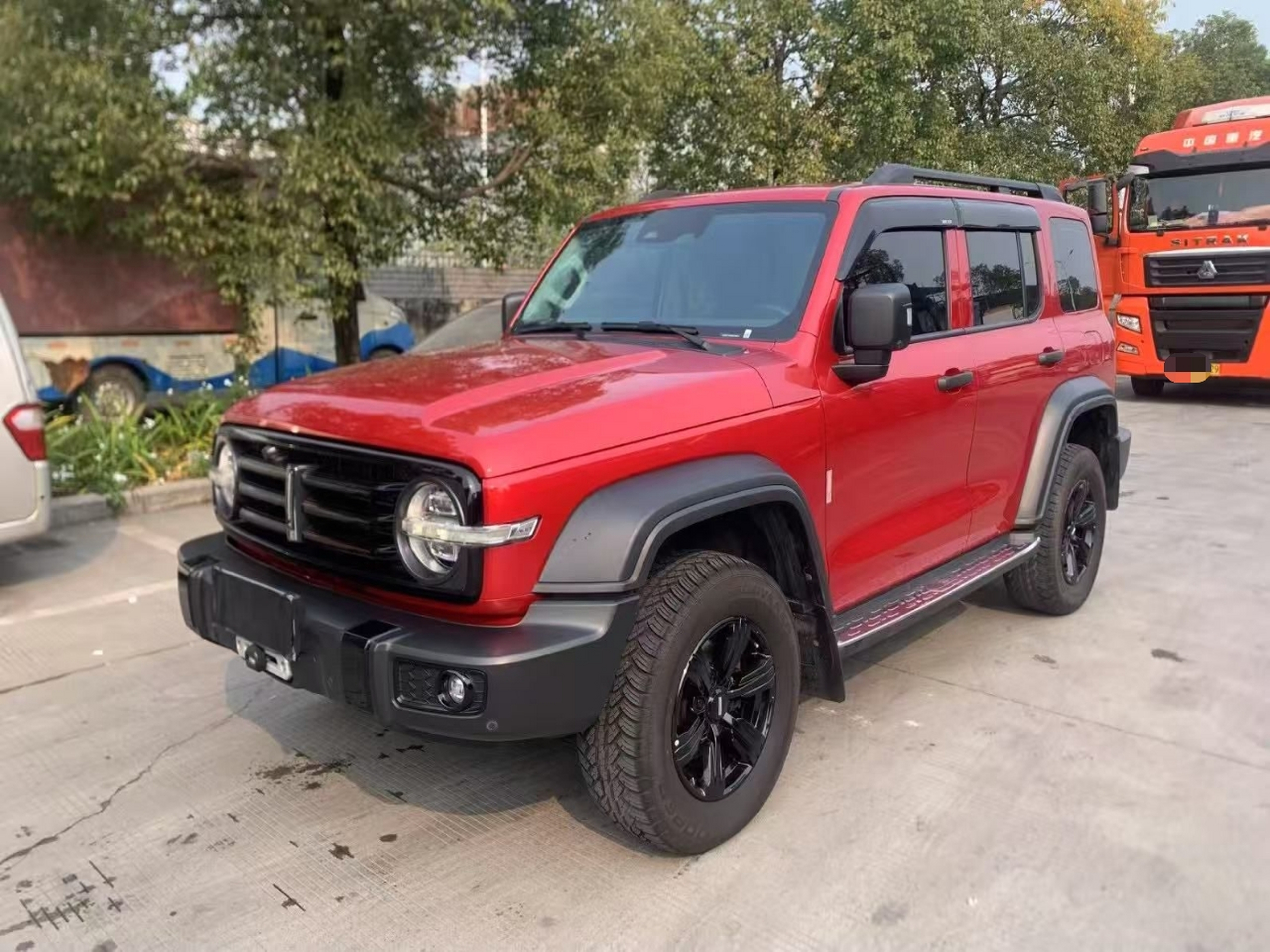 تحت مقدمة السيارة