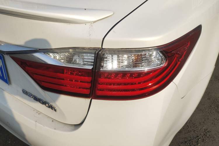 Used Lexus ES 2014 300h Comfort Edition
