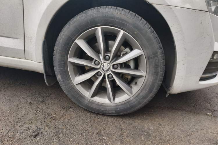 Used Skoda Octavia 2017 Classic Model 1.6L Manual Comfort Edition