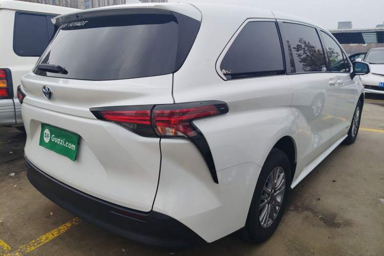 Used Toyota Sienna 2023 2.5L Hybrid Comfort Edition
