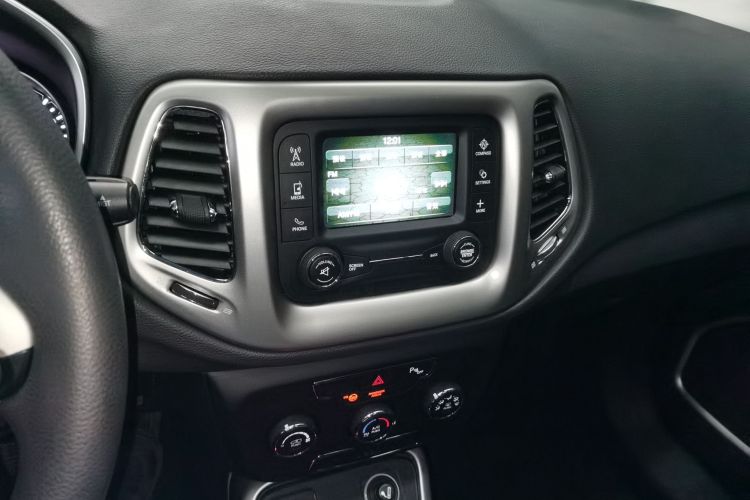 Used  Compass 2017 200T Automatic Enjoyment Version
