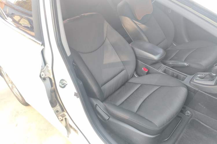 Used Hyundai Elantra 2015 1.6L Automatic Fashion Model