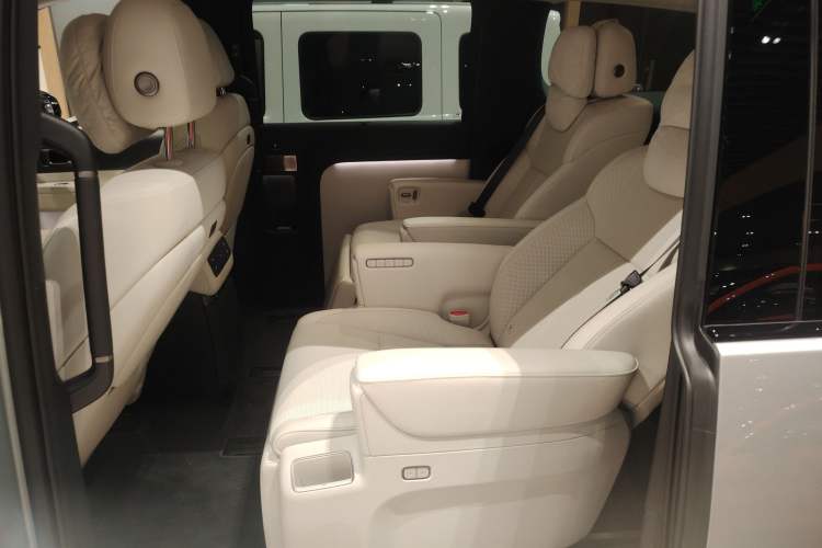 Used Li Auto MEGA 2025 Home Family Special Edition
