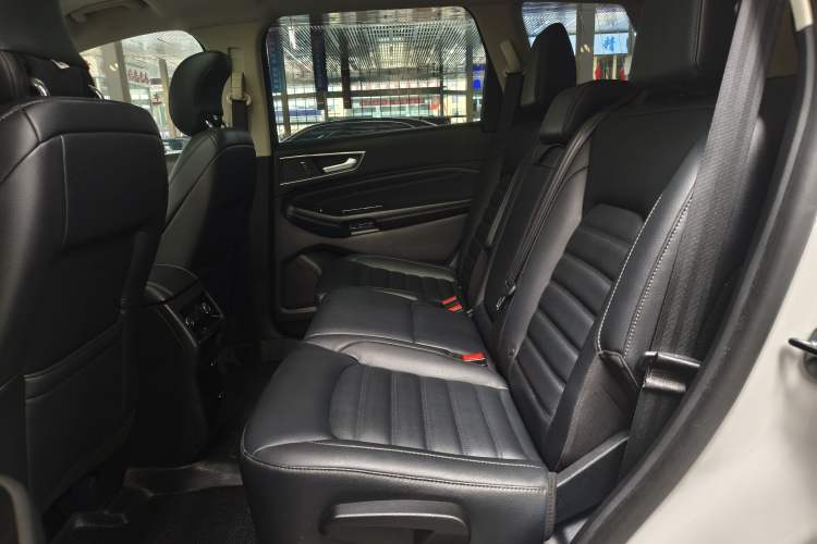 Used Ford Edge 2018 EcoBoost 245 Two-Wheel-Drive Titanium 7-Seater China VI Standard
