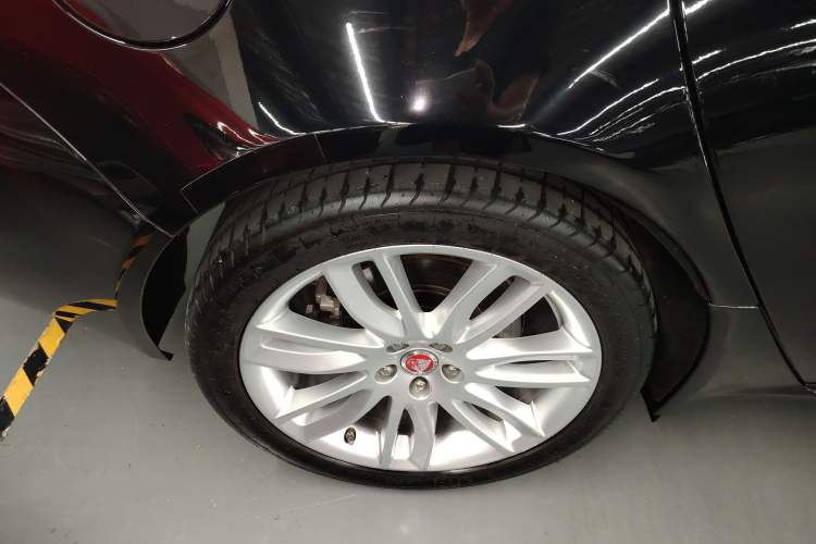 Used Jaguar XFL 2020 XFL 2.0T P200 Two-Wheel-Drive Rally Flag Edition
