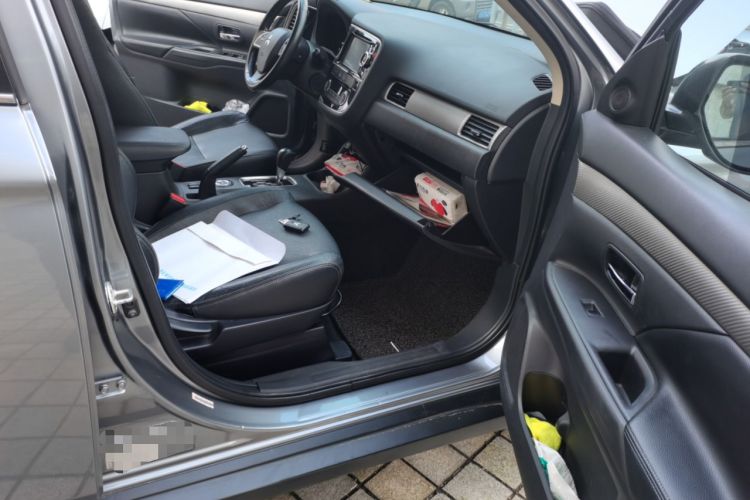 Used Mitsubishi Outlander 2014 2.4L 4x4 Deluxe Value Edition 5 Seats
