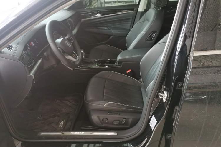 Used Volkswagen Passat 2023 330TSI Starry Luxury Edition
