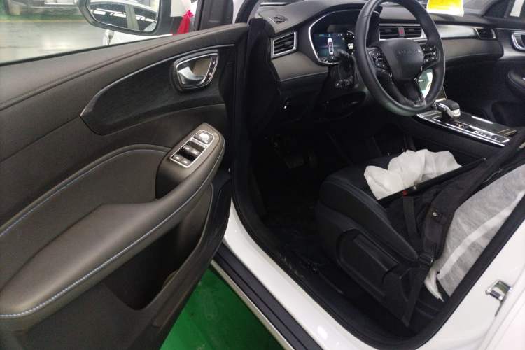 Used Roewe RX5 2025 PLUS 330TGI Automatic Trendsetting Smart Edition
