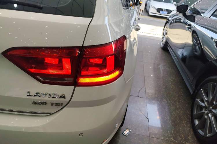 Used Volkswagen Gran Lavida 2015 230TSI DSG Comfort Edition
