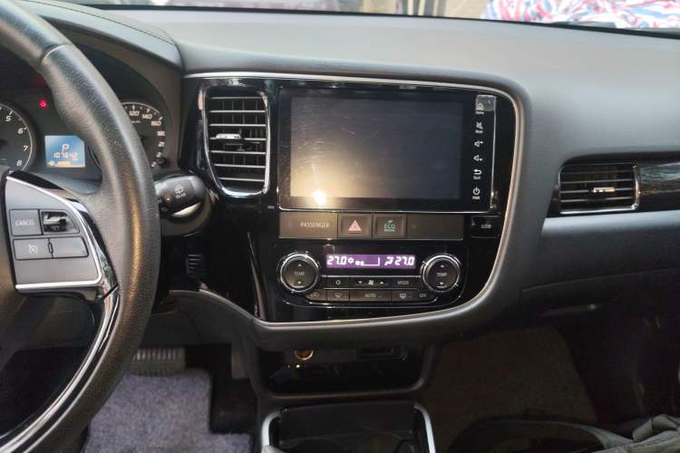 Used Mitsubishi Outlander 2018 2.0L Two-Wheel-Drive Jiale Edition 7-Seater