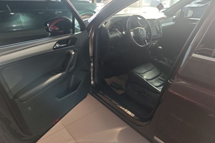 Used Volkswagen Tiguan L 2017 330TSI Automatic Two-Wheel Drive Luxury Edition
