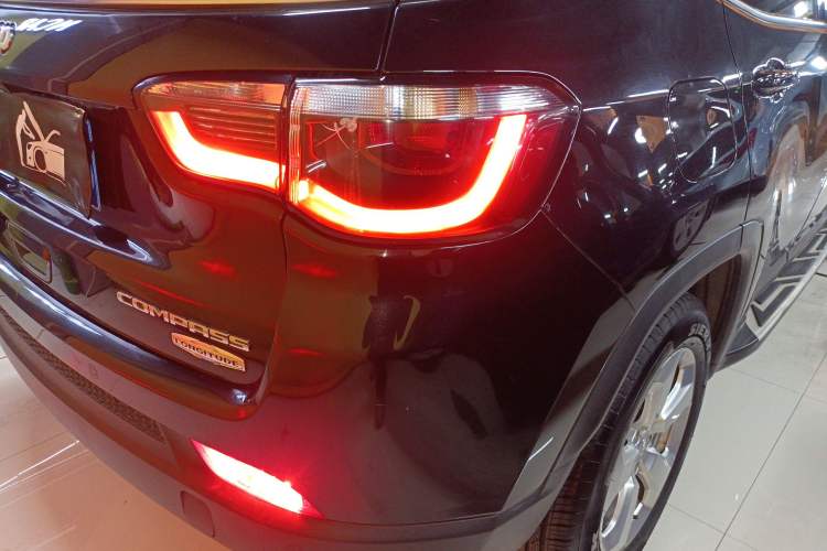 Used  Compass 2019 200T Automatic Family Edition - Connected Large Screen Version
