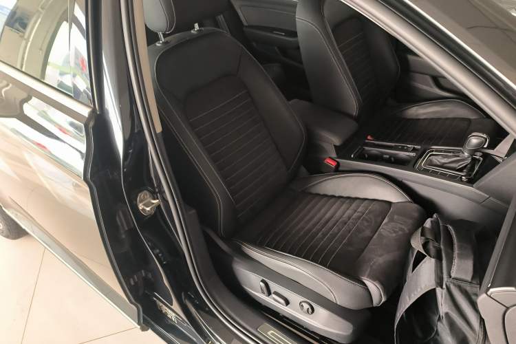 Used Volkswagen Magotan 2021 330TSI DSG 30th Anniversary Edition
