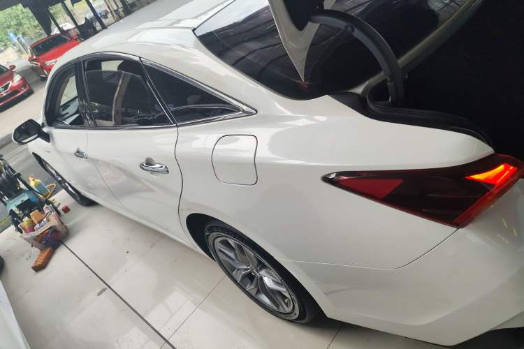 Used Toyota Avalon 2019 Dual-Engine 2.5L Luxury Edition China VI Standard
