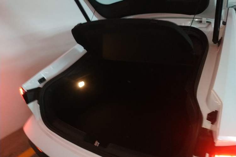 Used Changan UNI-V iDD 2024 Blue Whale Smart Electric iDD 136km ZhiKu Model
