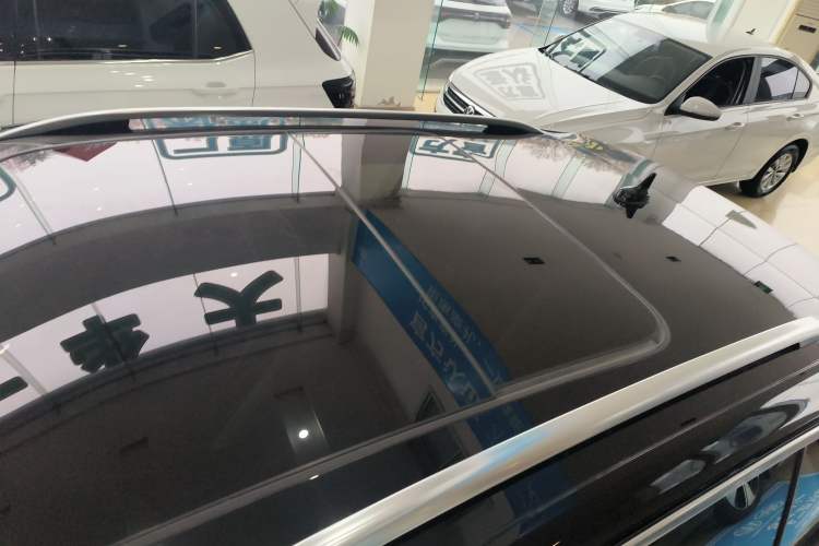 Used Volkswagen T-ROC 2025 Facelift Model 2 300TSI DSG Two-Wheel Drive Chenguang Edition
